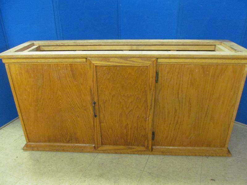 lot 181 image: Aquarium stand