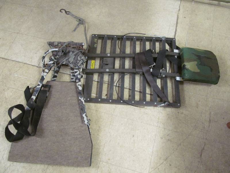 lot 183 image: Deer stand