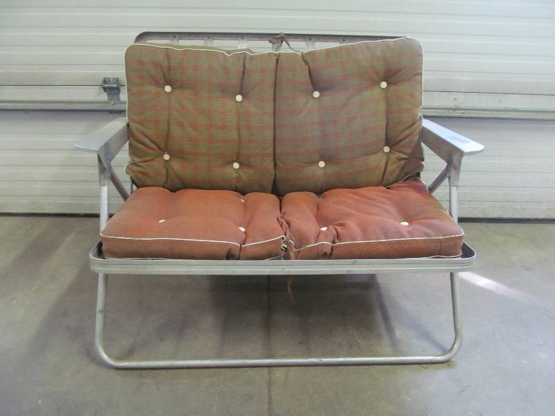 lot 185 image: Vintage bench