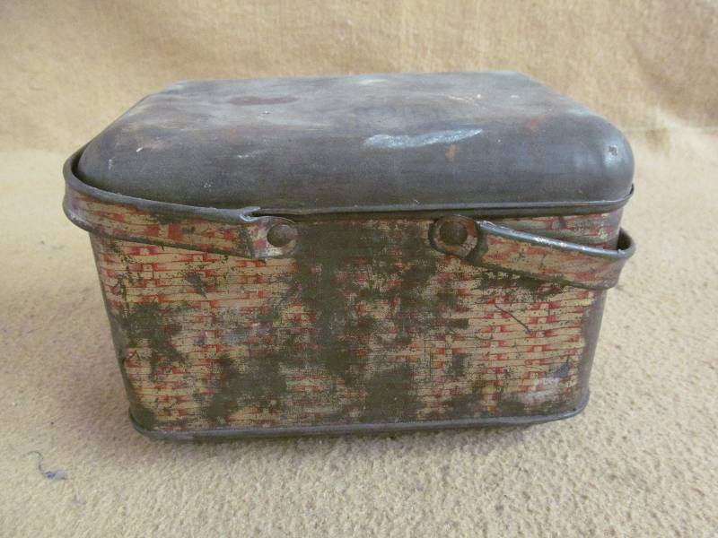 lot 202 image: Tin