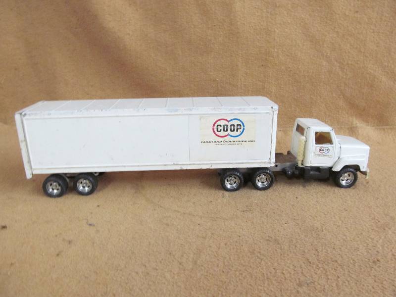 lot 212 image: Truck and Trailer