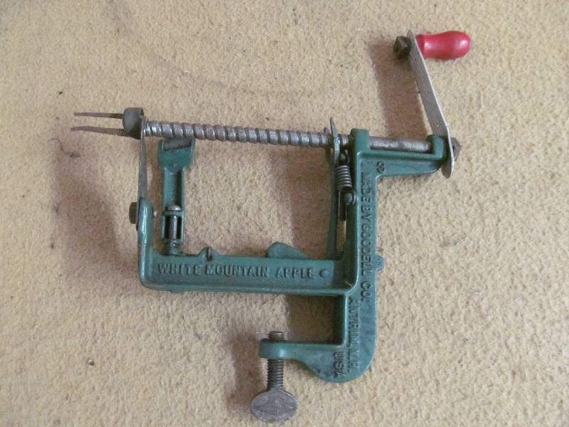 lot 213 image: Vintage peelercorer