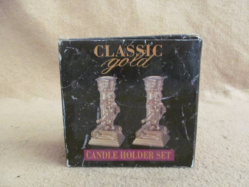 lot 214 image: Candle holder set