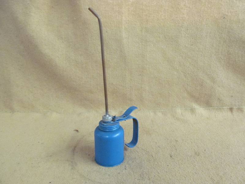 lot 215 image: Vintage oil can