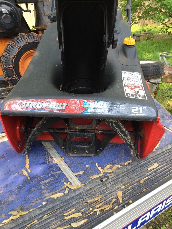 lot 2 image: Troy Built Snowblower  Squall  5.5 hp  195 cc  21