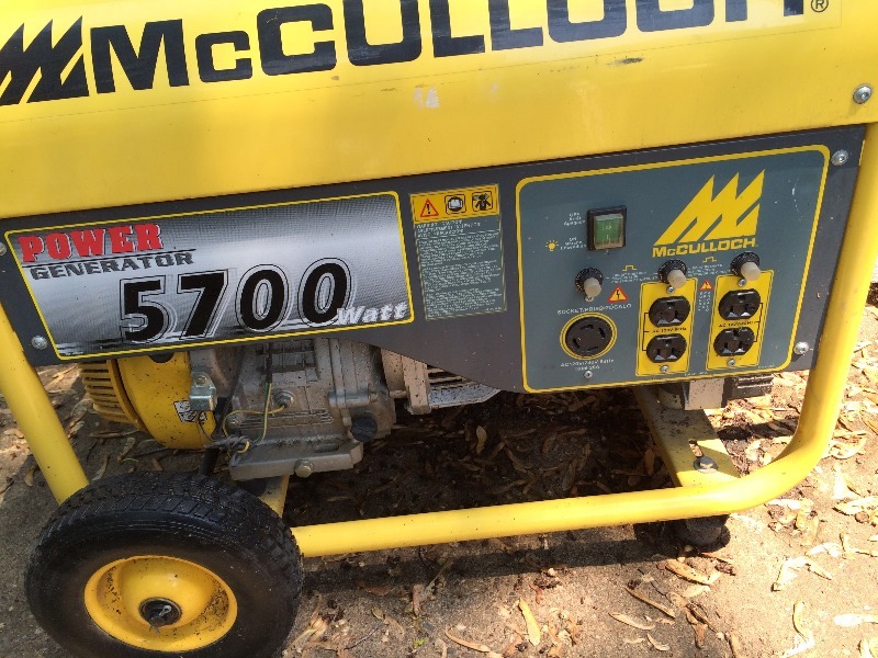 lot 8 image: McCulloch Generator 5700 watts  less than 10 hours running time