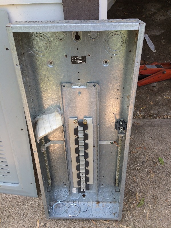 lot 36 image: Cutler Hammer 200 amp panel  - never used