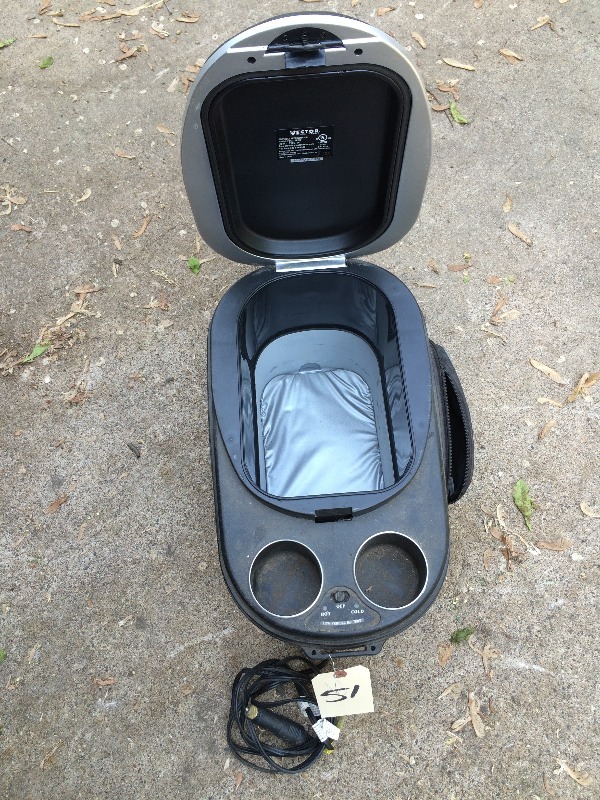 lot 51 image: Truck or Car (hotcold) counsel storage container  - battery powered