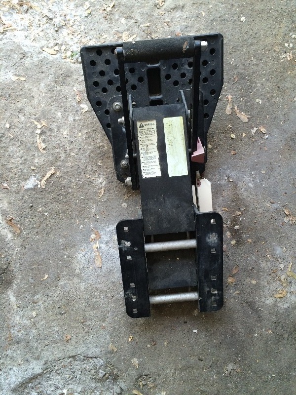 lot 74 image: Garelick Kicker Motor Bracket  30 hp & 169 lb Max