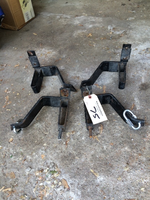 lot 75 image: Camper tie downs  (Lot of 4) 1 set
