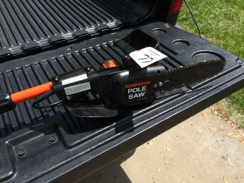 lot 77 image: Remington Pole saw 115 volts,  used only 2 times   Like New