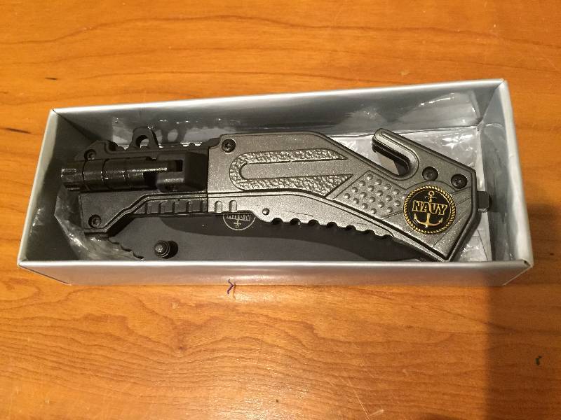 lot 8 image: Knife