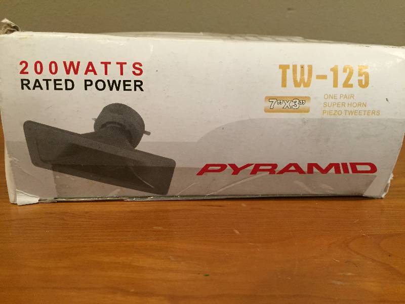 lot 29 image: Pyramid Horn Speaker