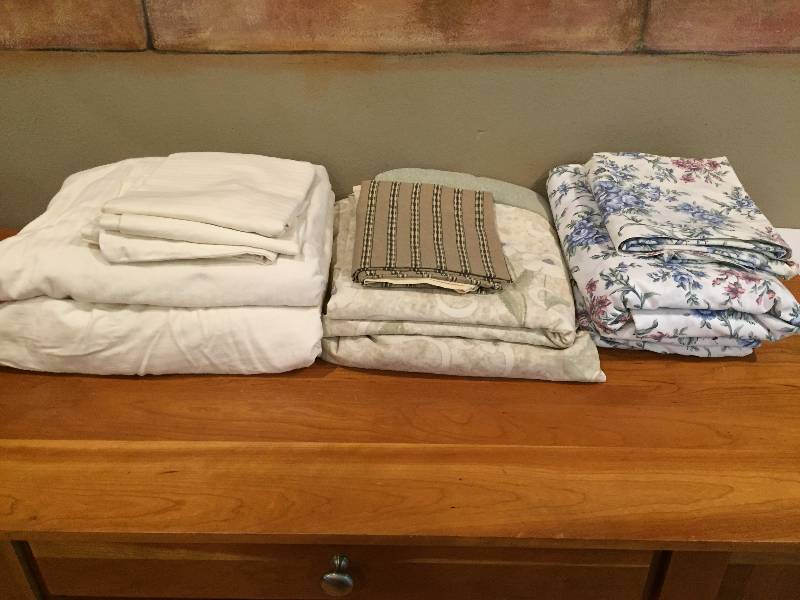 lot 47 image: Queen Size Sheets