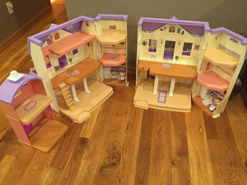 lot 62 image: Kids Doll House