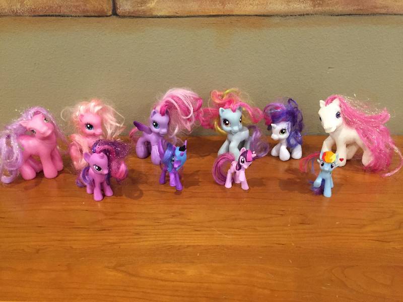 lot 63 image: Lot of My Little Ponys