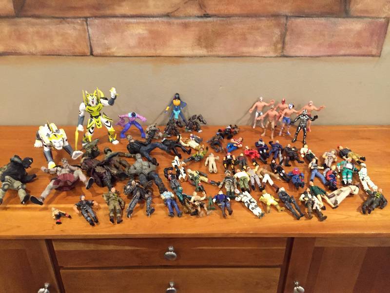 lot 64 image: Lot of Toys