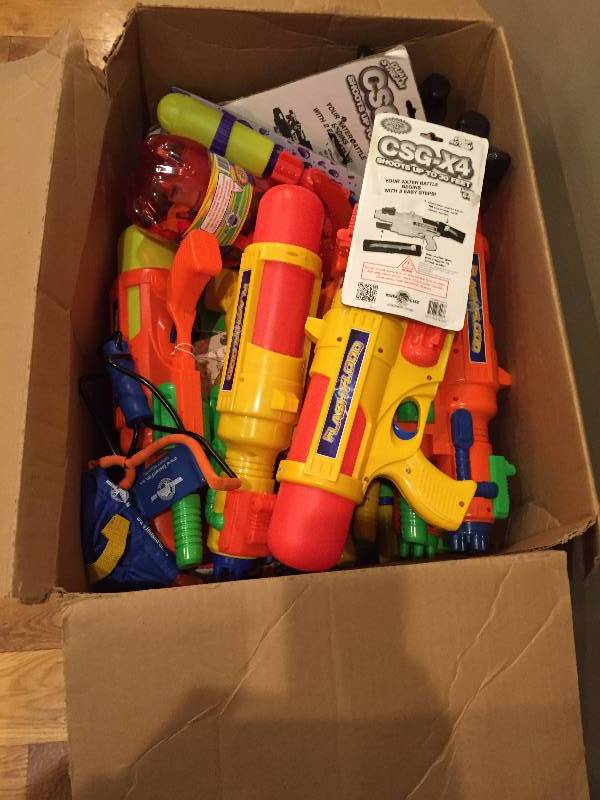 lot 69 image: Lot of Water GunsToys