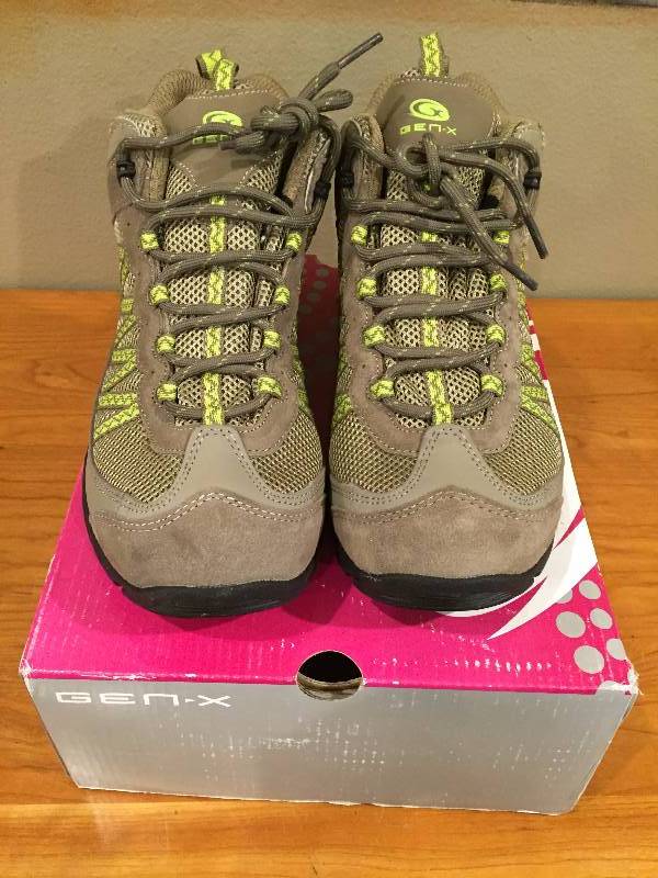 lot 79 image: Womens - Hiking Shoes - Size 10