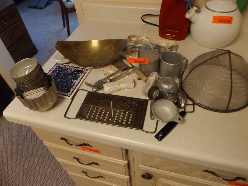 lot 121 image: Older Measuring Cups and Utensils