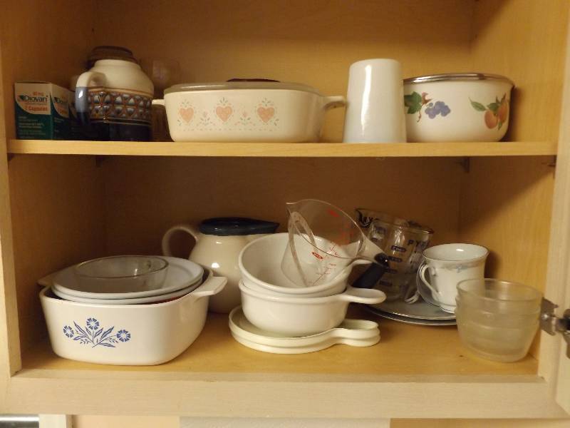 lot 82 image: Bowls and Cookware