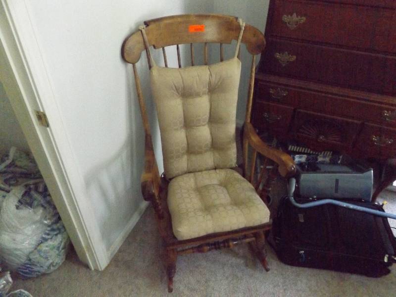 lot 144 image: Rocking chair with pads