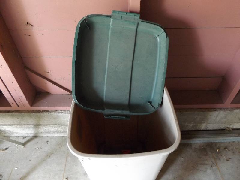 Sterlite Garbage Can