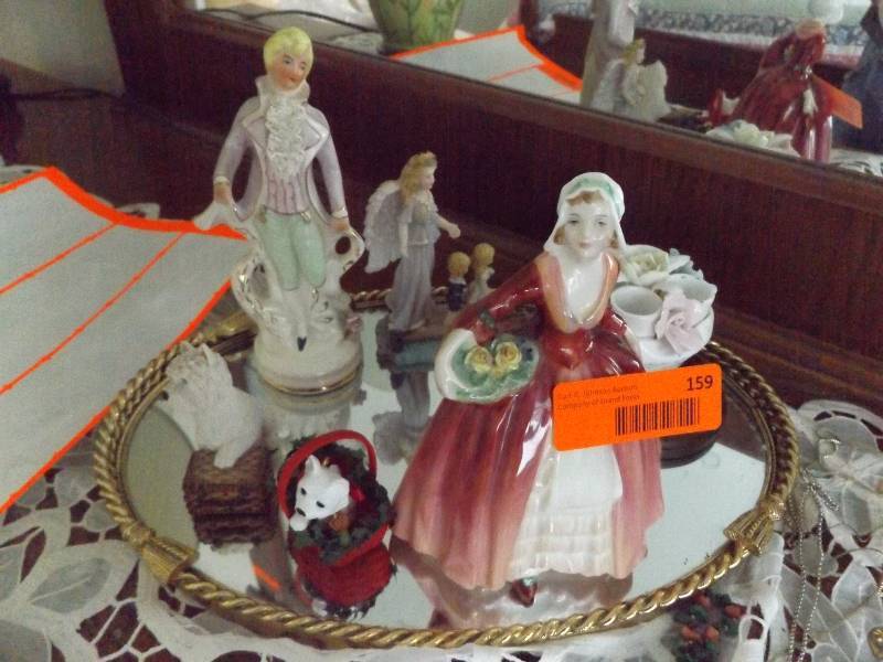lot 159 image: Tray wFigurines