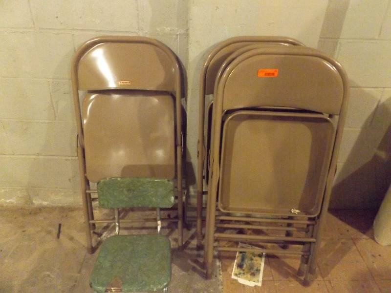 lot 175 image: 4 Folding Chairs and Child Stool