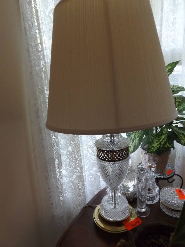 lot 62 image: Table Lamp