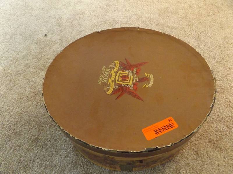 lot 92 image: Hat Box w3 Hats