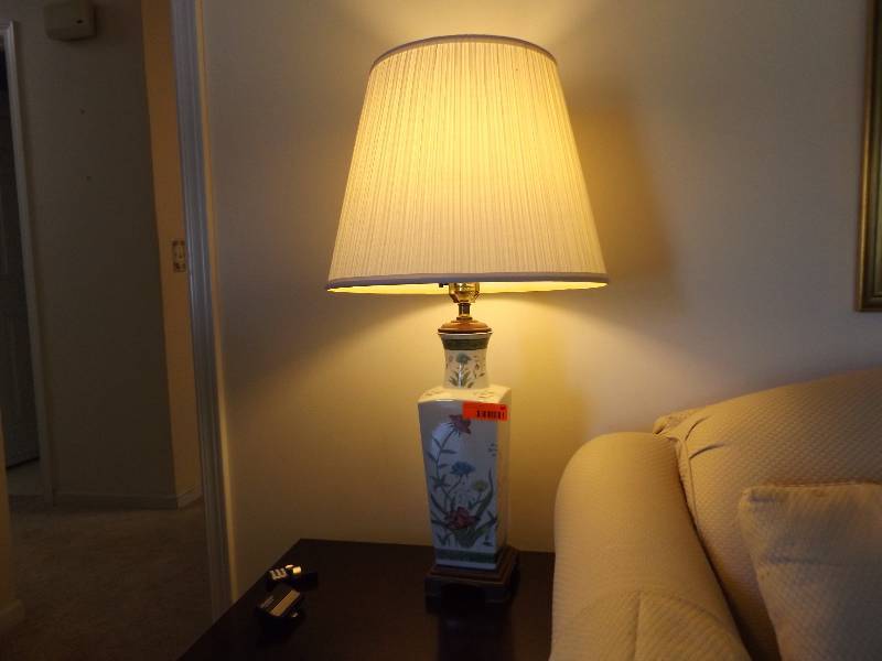 lot 68 image: Oriental Lamp