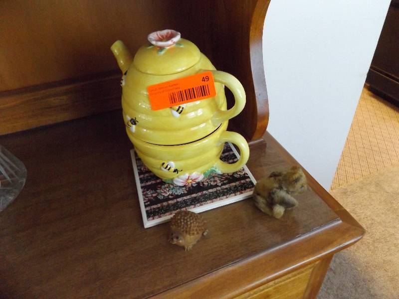 lot 49 image: Teapot and Misc.