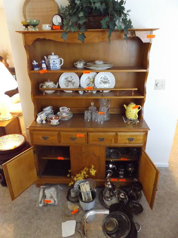 lot 48 image: Hutch