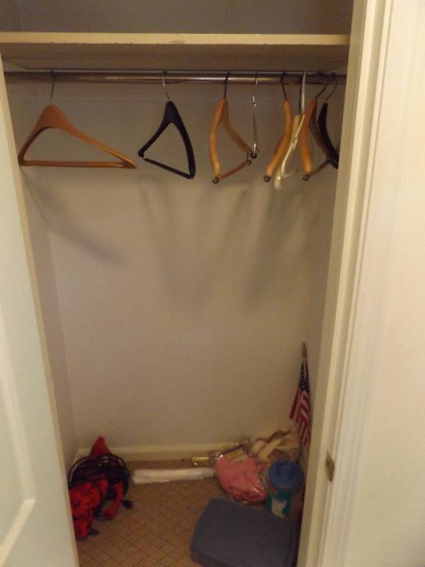 lot 80 image: Closet Contents
