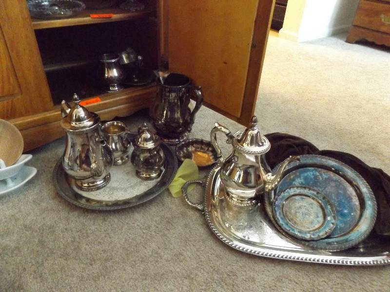 lot 75 image: Silver Serving Items
