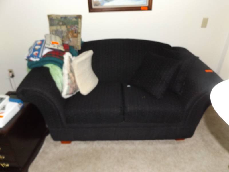 lot 23 image: Contemporary Sofa