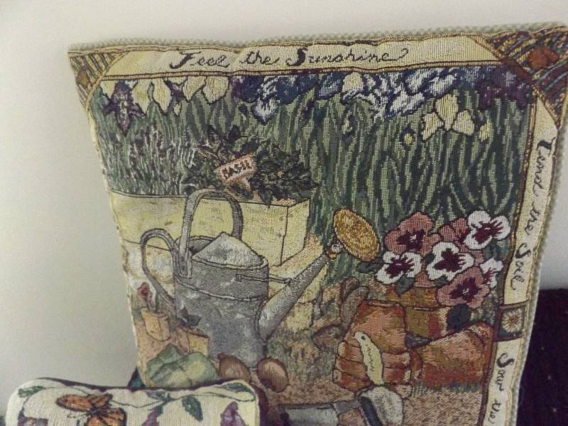 lot 25 image: Pillows and Blankets