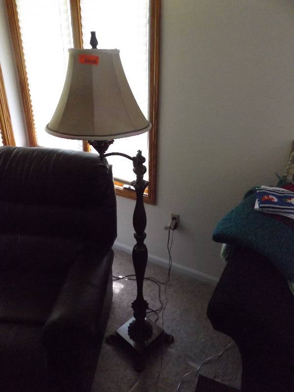 lot 27 image: Ornate Metal Floor Lamp