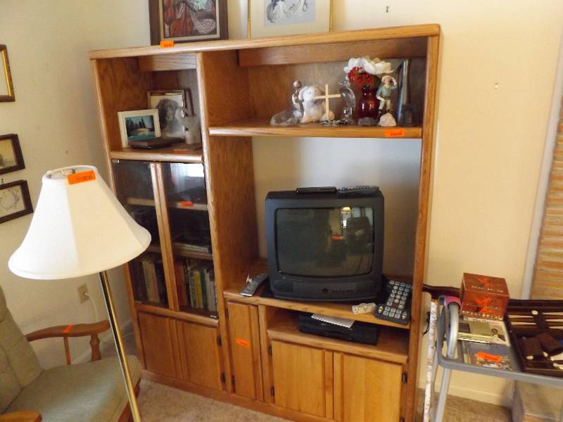lot 39 image: Entertainment Center wTV and VCR