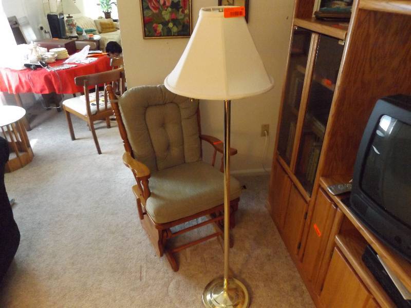 lot 43 image: Floor Lamp