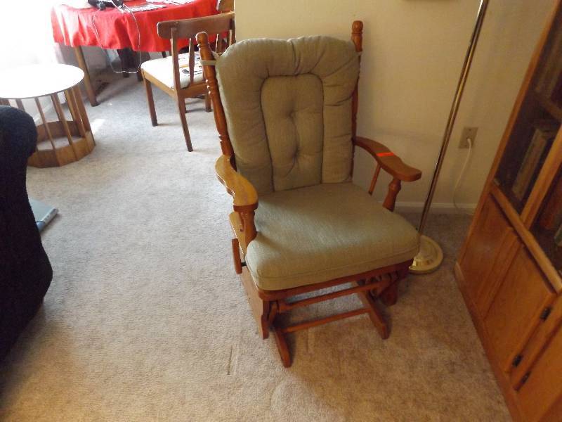 lot 42 image: Glider Rocker