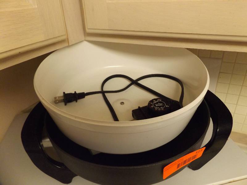 lot 123 image: Rivel electric skillet....