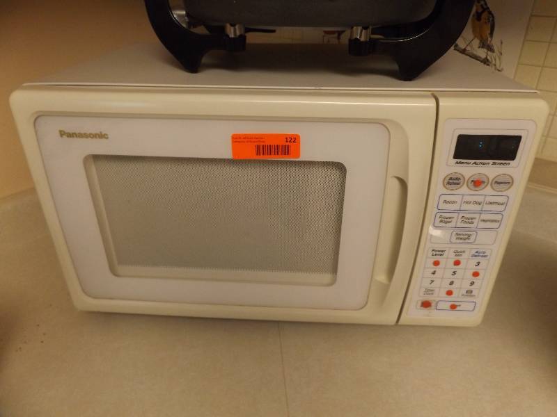 lot 122 image: Panasonic microwave in working cond...