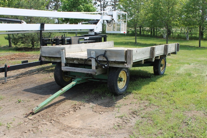 lot 16 image: Hay Wagon (dump)