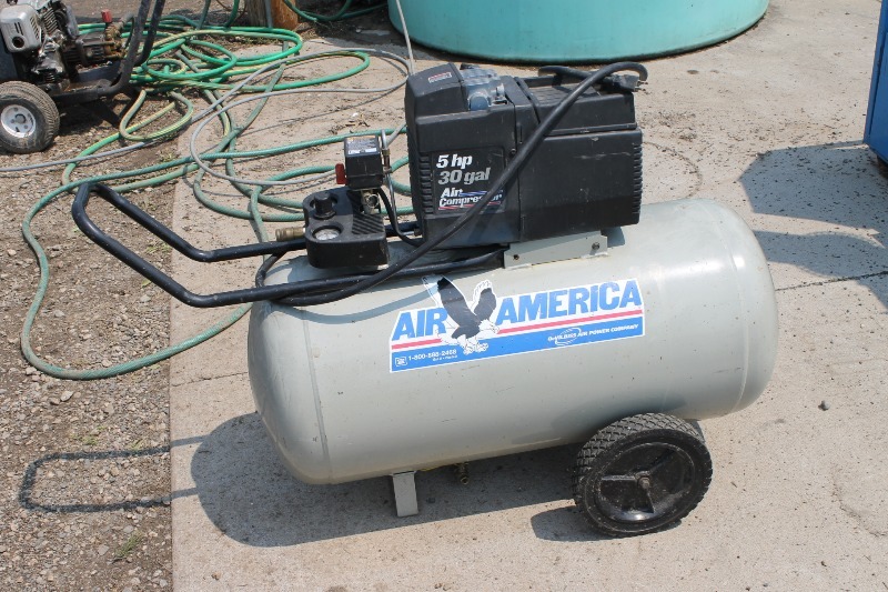 lot 21 image: Air Compressor