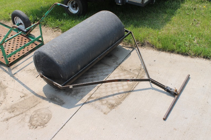 lot 25 image: Sod Roller