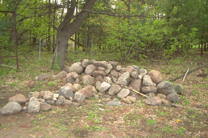 lot 40 image: ROCKS VARYING IN SIZE FROM 24 TO 7 ABOUT