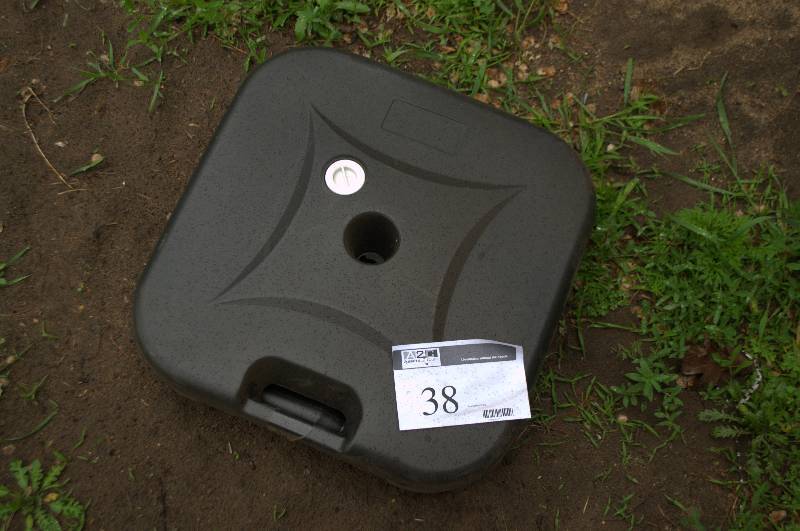 lot 38 image: UMBRELLA HOLDER, FILL WITH WATER OF SAND TO HOLD UMBRELLA, NEW.