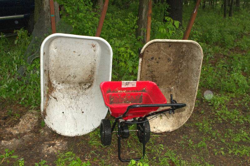 lot 47 image: 3 PIECE YARD TOOLS